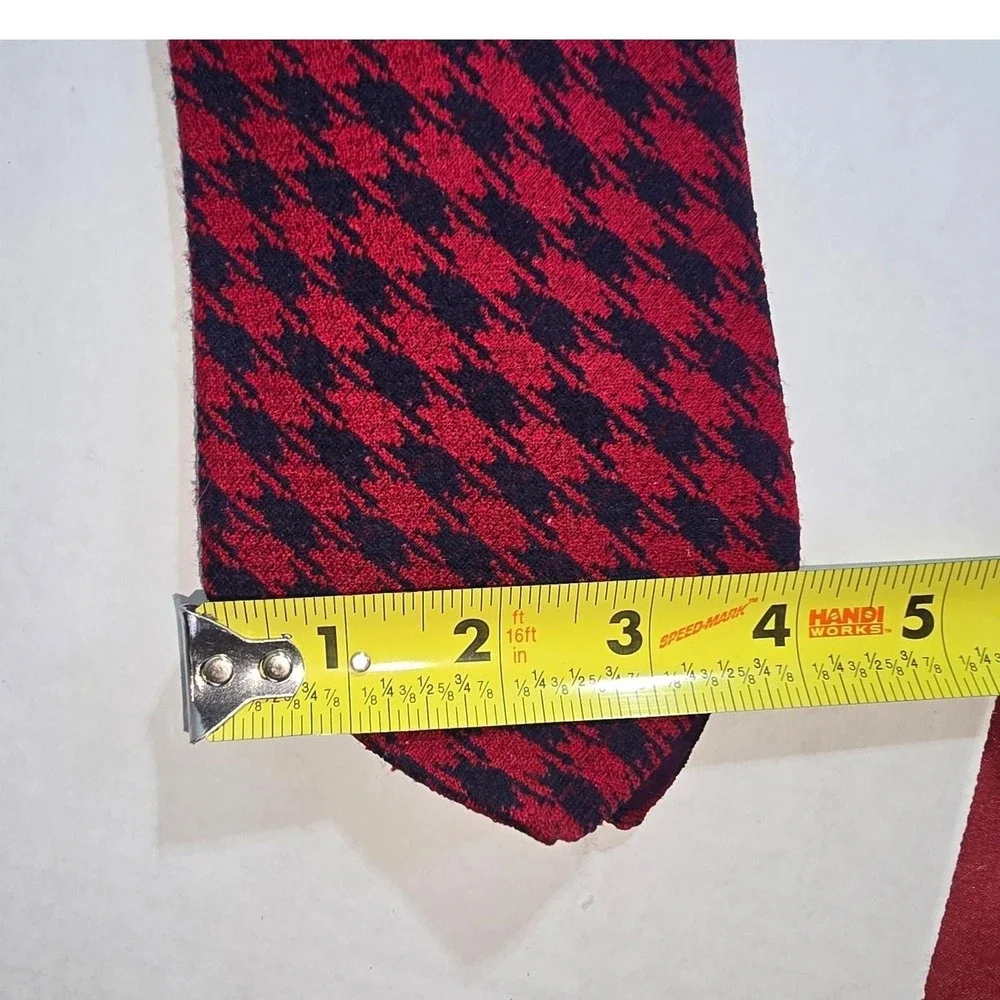 VINTAGE Red and‎ Navy TOWNCRAFT JCPenney Polyester Tie